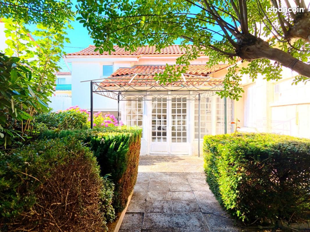 Maison 4 pièces 108 m² · à Saintes · 108 m² · 180 000 €
