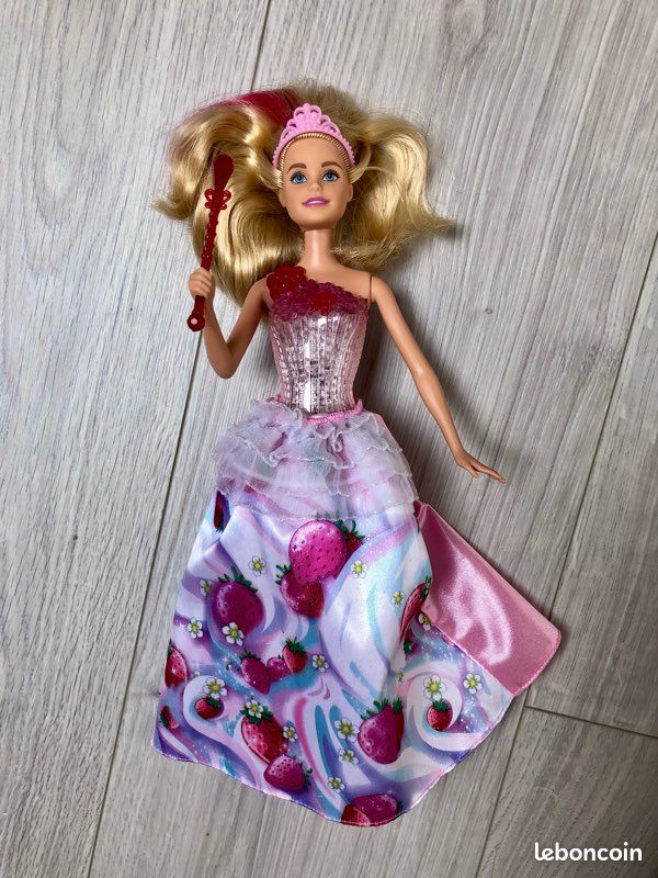 Barbie Dreamtopia poupée princesse blonde Bonbons Sons et Lumière