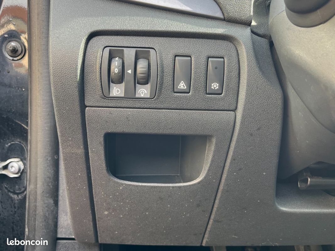 RENAULT SCENIC III TCe 115 Energy Limited (image 13)