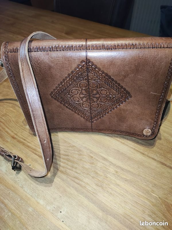 Sac bandoulière artisanal en cuir fait main - Maroc (image 1)