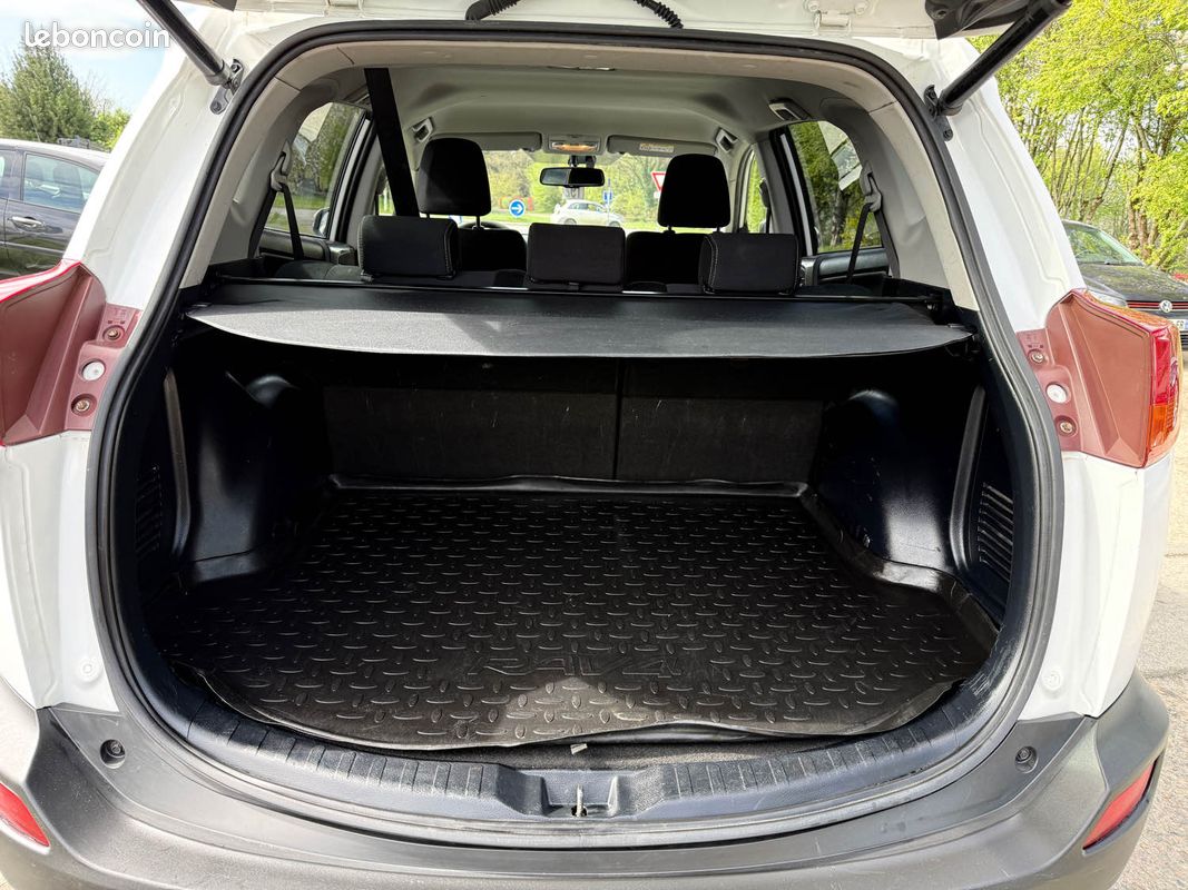 Toyota RAV4 2.0 D-4D 124ch Lounge – GPS – Caméra de recul – Chaîne – Révisé & Garantie 6 mois (image 8)