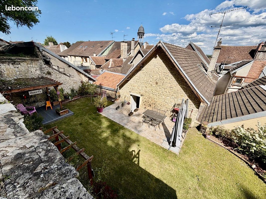 Maison 7 pièces 300 m² · à Bar-sur-Seine · 300 m² · 275 000 €