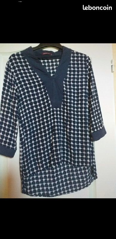 Blouse blanche et bleue (image 1)