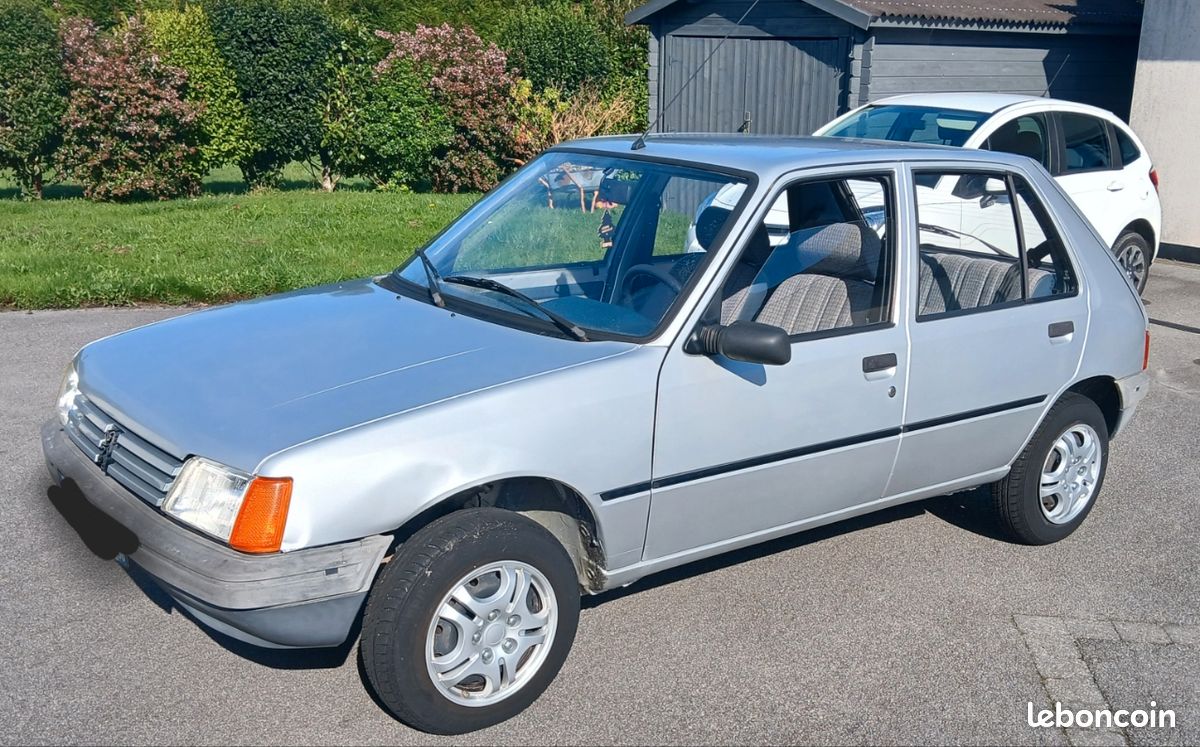 Peugeot 205 Phase 2 1.1 GR 1988 (image 1)