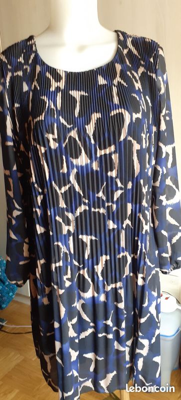 Robe chic à plissés fins. 40/42. Senes (image 3)