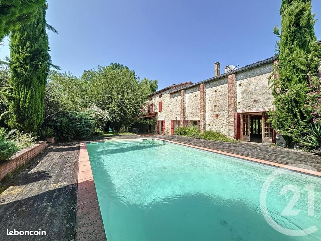 Maison 10 pièces 390 m² · à Lavaur · 390 m² · 585 000 €