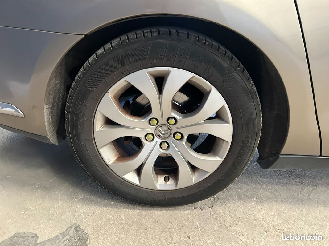 CITROEN C5 1.6 e-HDi 115 Confort BMP6 (image 21)
