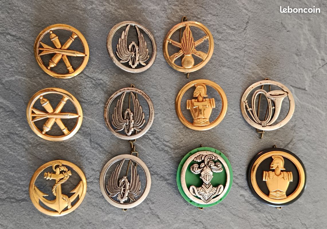 Lot Divers Ancien Insigne de Beret Militaire Armée Française (image 1)