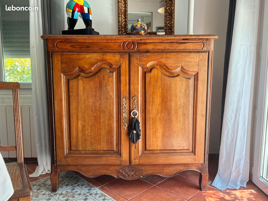 Buffet ancien en bois massif – Style Louis XV – Très bon état (image 1)