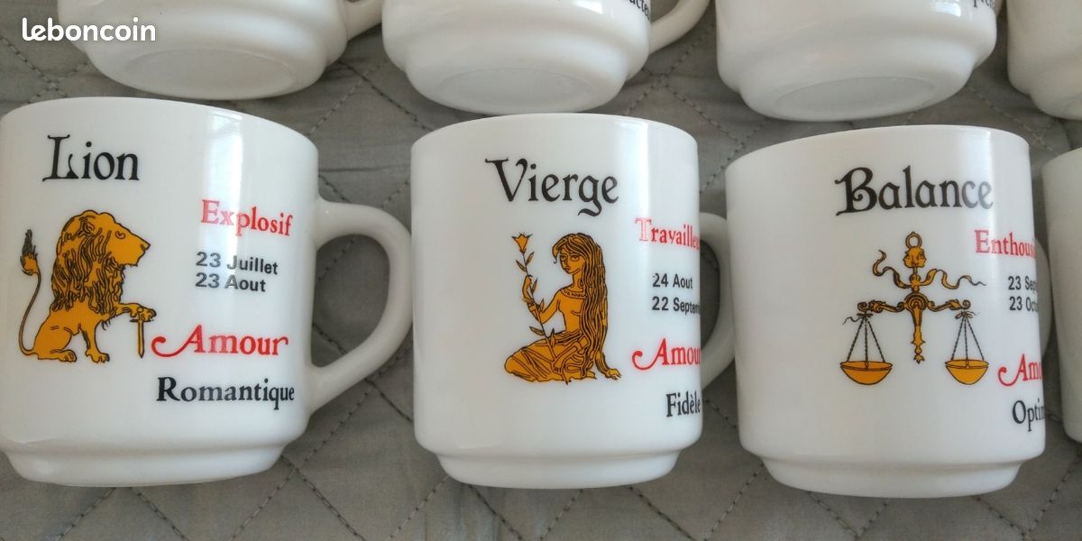 Tasse Opaline Arcopal Mug Arcopal France Signe Du Zodiaque (Verseau, Poissons, Taureau) - Opaline Vintage Vaisselle Française Arcopal Occasion