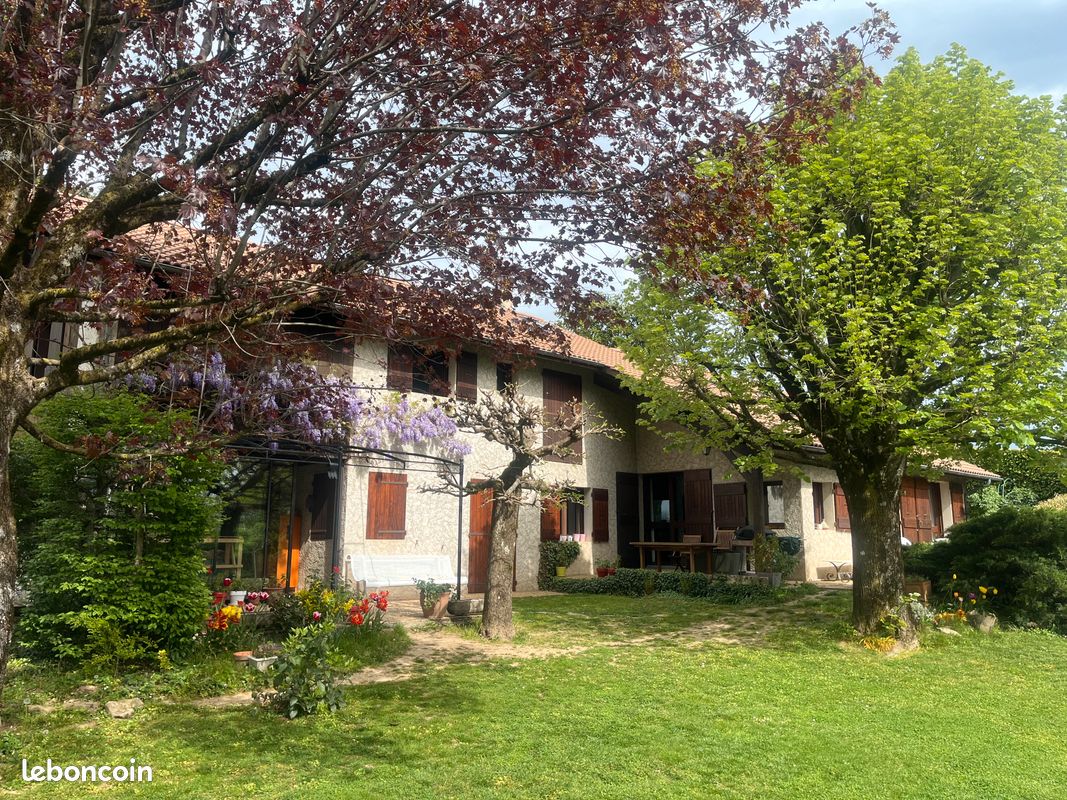 Maison 10 pièces 230 m² · à La Murette · 230 m² · 560 000 €