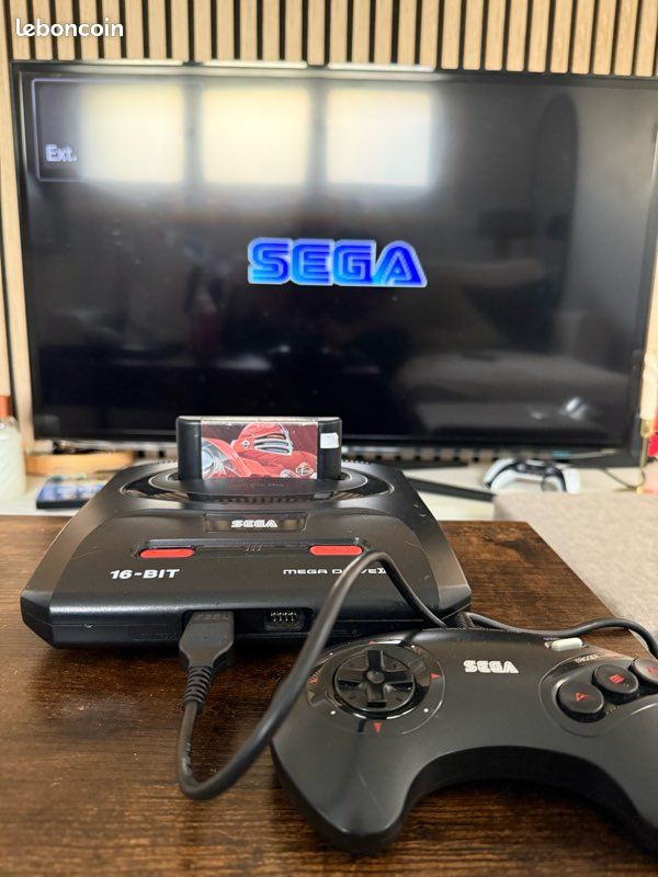 Manette Officielle SEGA Megadrive 1 Et 2 - Filaire Noir - Occasion