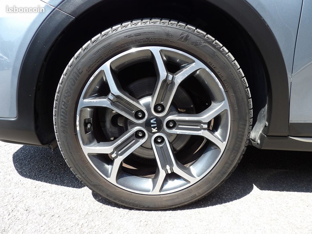 Kia XCEED 1.6 CRDI 136CH MHEV DESIGN DCT7 MY22 (image 17)