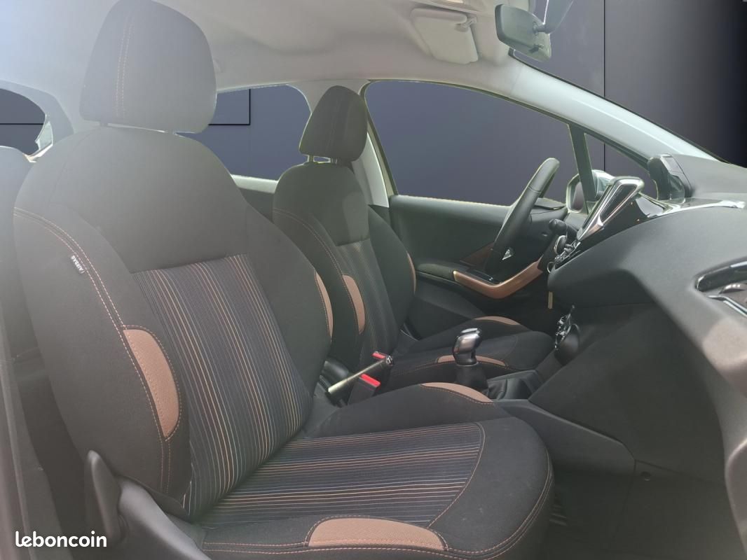 Peugeot 208 1.2 Vti 80 ch Urban Soul /Distri ok/Suivi complet entretiens/2eme main (image 14)