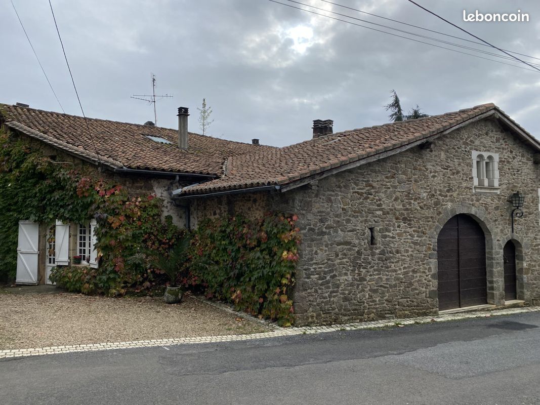 Maison 9 pièces 240 m² · à Rouzède · 240 m² · 149 660 €