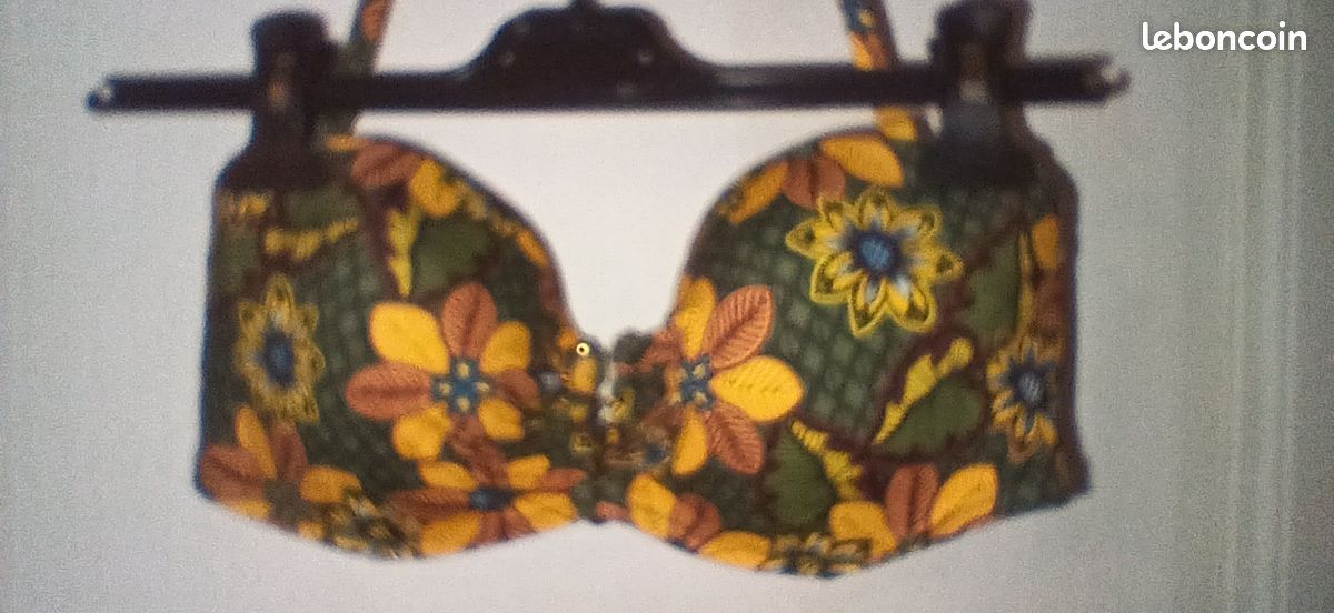 Haut de maillot neuf avec etiquette 90C (image 2)
