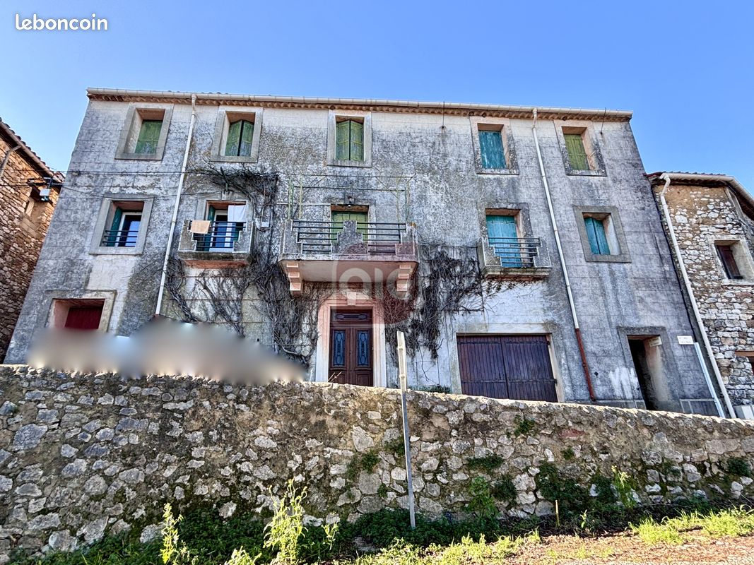 Maison 8 pièces 273 m² · à Combaillaux · 273 m² · 320 000 €