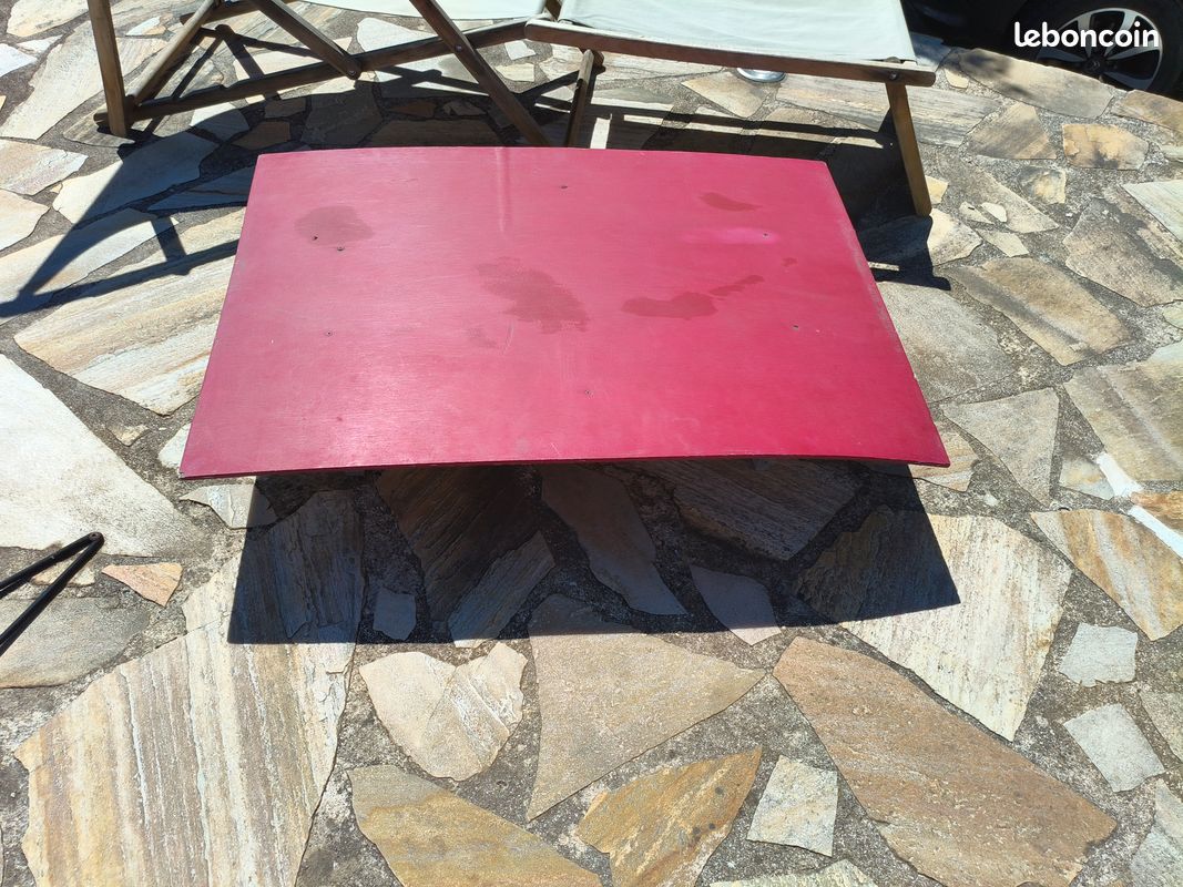 Table basse et cadeau (image 1)