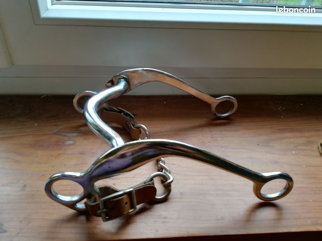 Lot D'étriers Et Mors En Acier Pour Cheval - Marque Korsteel - Occasion
