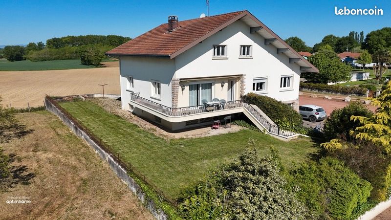 Maison 9 pièces 221 m² · à Saint-Didier-d'Aussiat · 221 m² · 298 000 €