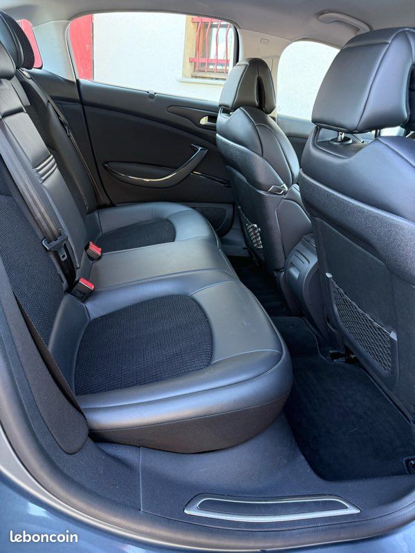 Citroen C5 2,0 HDI 163ch Exclusive / Automatique / 2011 (image 8)