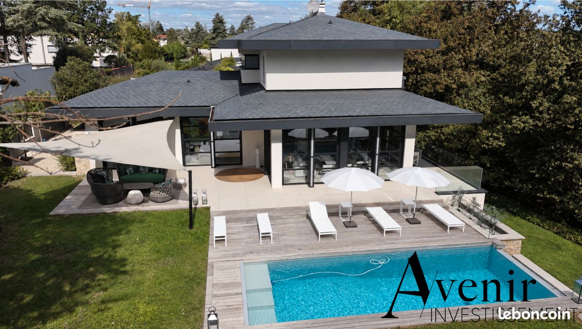Maison 9 pièces 350 m² · à Charbonnières-les-Bains · 350 m² · 2 000 000 €