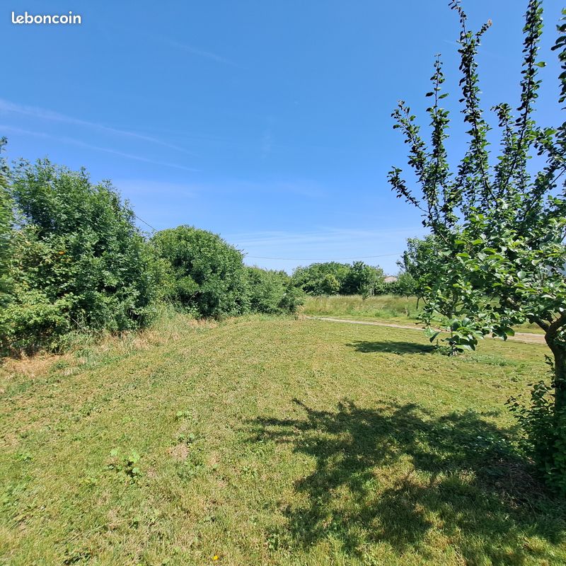 Terrain 830 m² · à Saint-Saturnin-du-Bois · 830 m² · 40 000 €