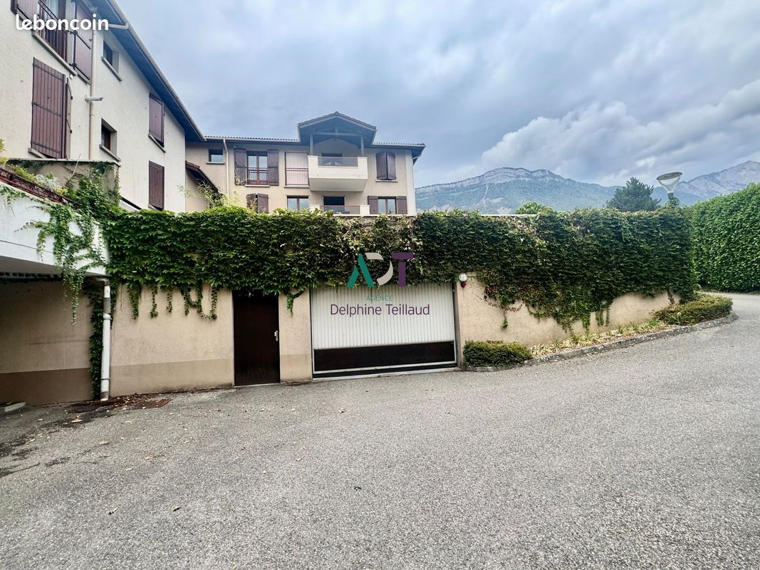 Parking 30 m² · à Saint-Ismier · 30 m² · 25 000 €