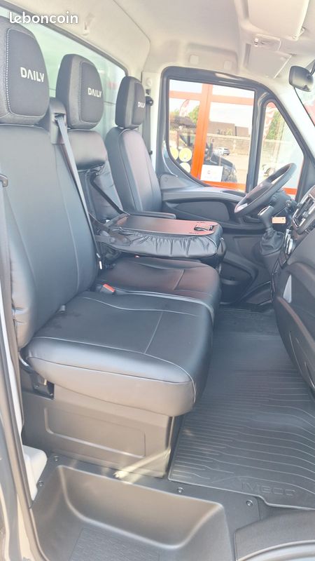 Iveco Daily Gris 35C18HA8 3.0L 180ch BVA Benne coffre paysagiste 52825 ht / OPTIONS +++ (image 7)