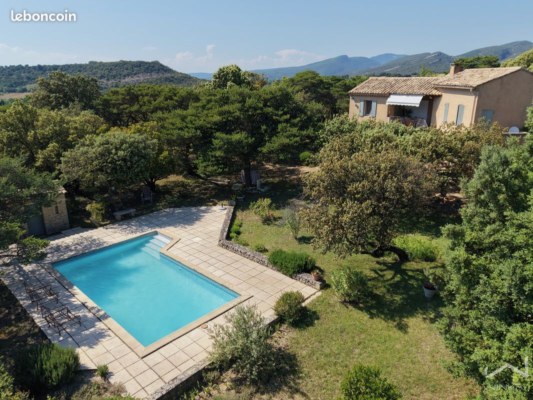Maison 4 pièces 106 m² · à Rousset-les-Vignes · 106 m² · 399 000 €