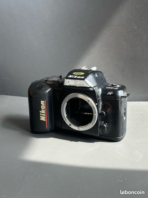 Boîtier D'appareil Photo Argentique Nikon F401 - Pour Pièces Détachées Ou Réparation - Non Fonctionnel