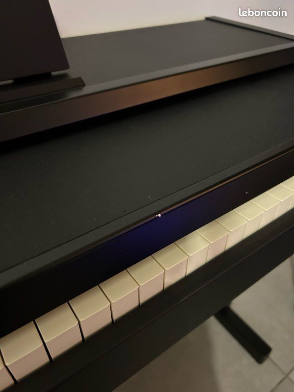 Piano Roland + banquette (image 2)