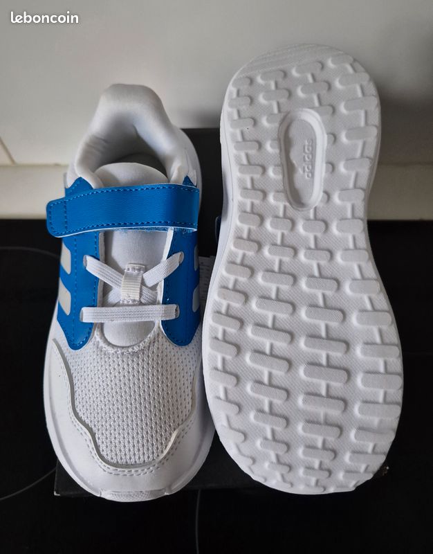 Chaussures neuves ADIDAS T27 (image 2)