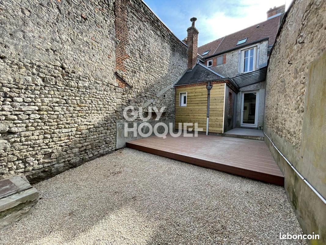 Maison 5 pièces 107 m² · à Chilleurs-aux-Bois · 107 m² · 869 €
