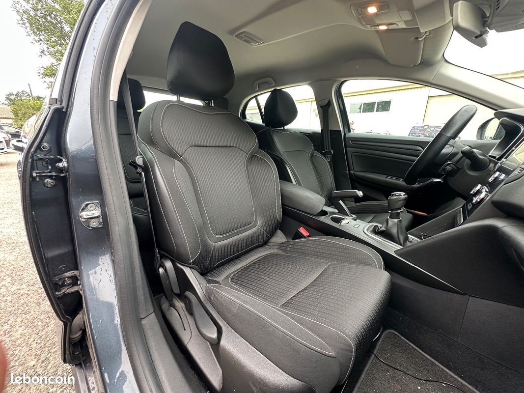 RENAULT MEGANE IV BERLINE TCe 100 Energy Life (image 12)