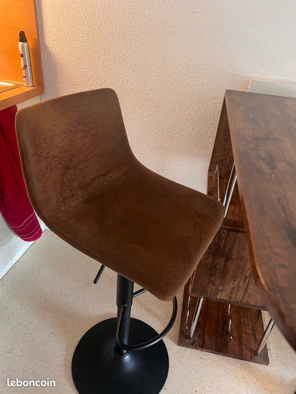 URGENT Table Bar Avec Chaises Hautes (image 4)