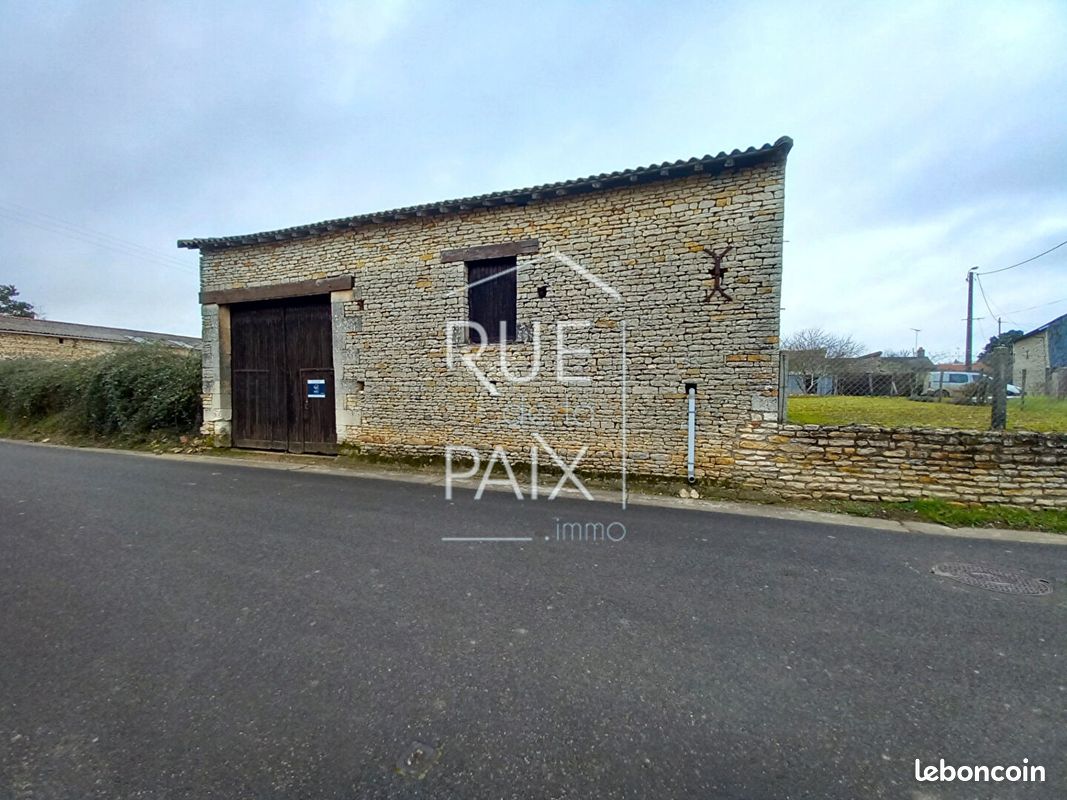 Terrain 415 m² · à Angliers · 415 m² · 24 000 €