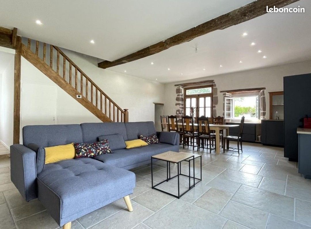 Maison 6 pièces 160 m² · à Saint-Jean-le-Vieux · 160 m² · 1 000 €/mois