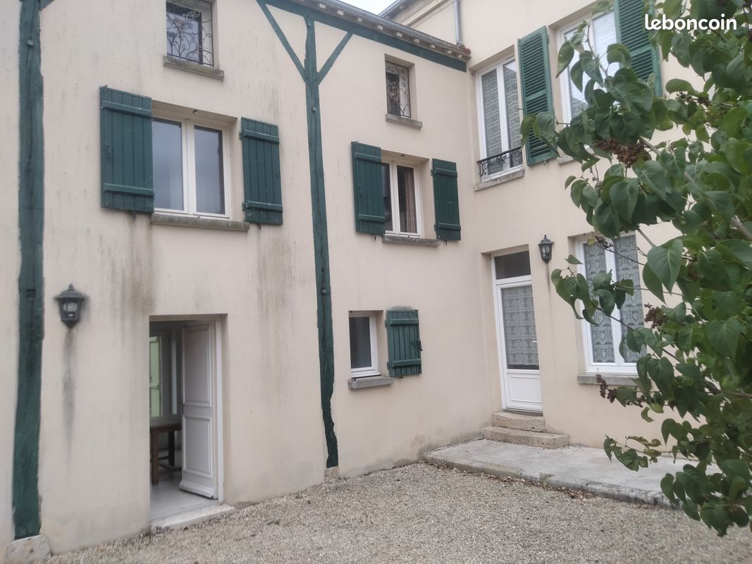 Maison 11 pièces 380 m² · à Givraines · 380 m² · 389 500 €