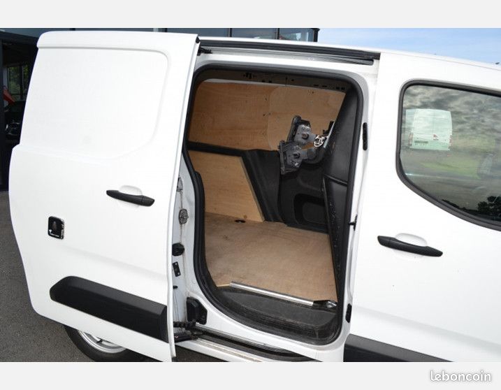 Peugeot PARTNER STANDARD 1000KG BLUEHDI 130CH S&S PREMIUM EAT8 (image 8)