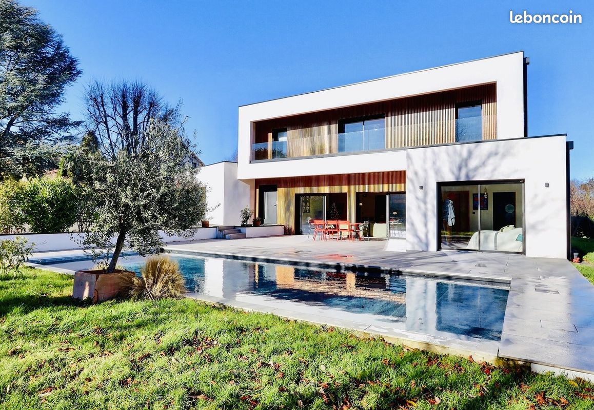 Maison 9 pièces 250 m² · à Orcines · 250 m² · 1 100 000 €