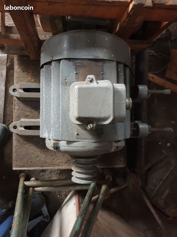 Moteur triphasé 3 chevaux 720 tours sur glissières (image 2)