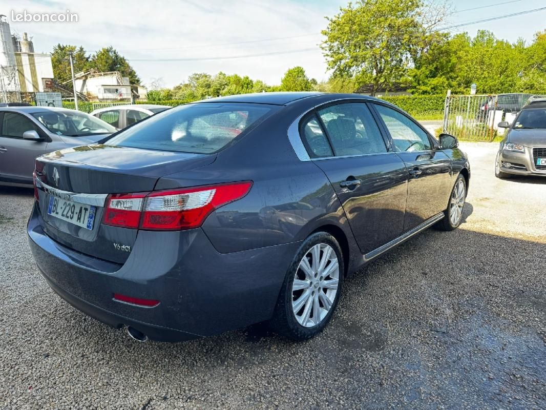Renault Latitude V6 dCi 240 FAP Initiale A (image 2)