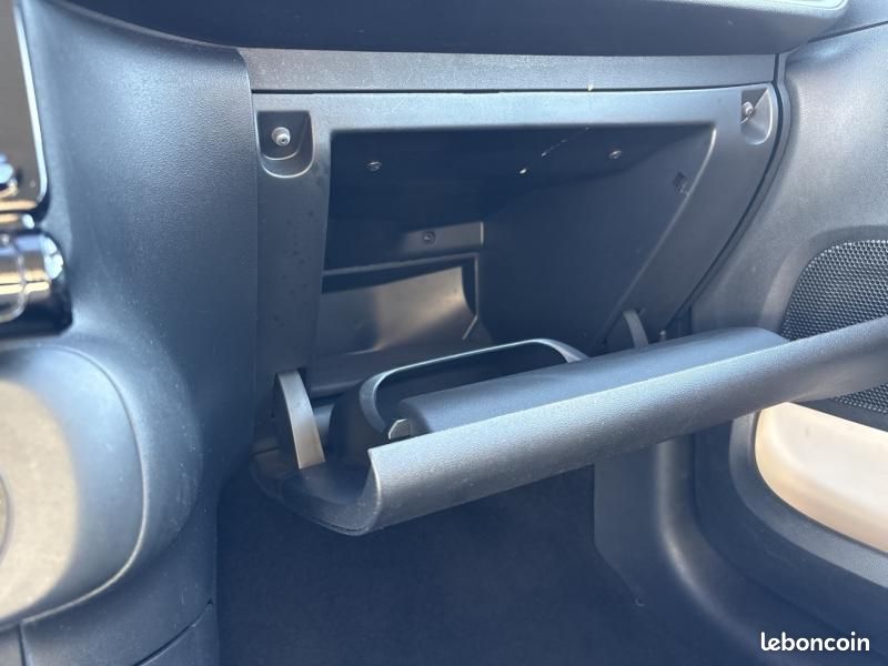 Citroen C3 1.2 PureTech 83ch S&S Feel 122-123g (image 25)