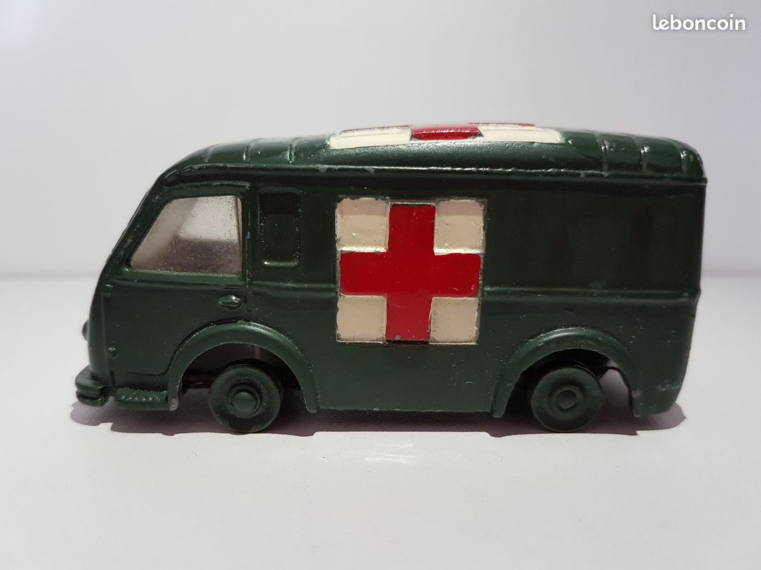 DINKY TOYS ORIGINALE 1/43 - LOT AMBULANCE RENAULT CARRIER 80F