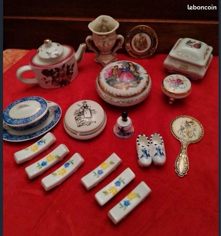 Lot de meubles miniatures en porcelaine Limoges / style ancien / maison de poupée - Antiquités