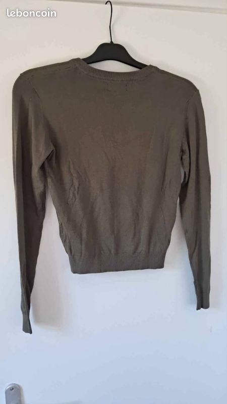 Pull burton col v couleur kaki Taille s état neuf Vêtements