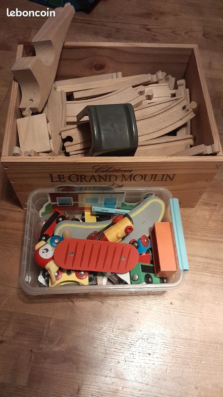 Petit train en bois (image 1)