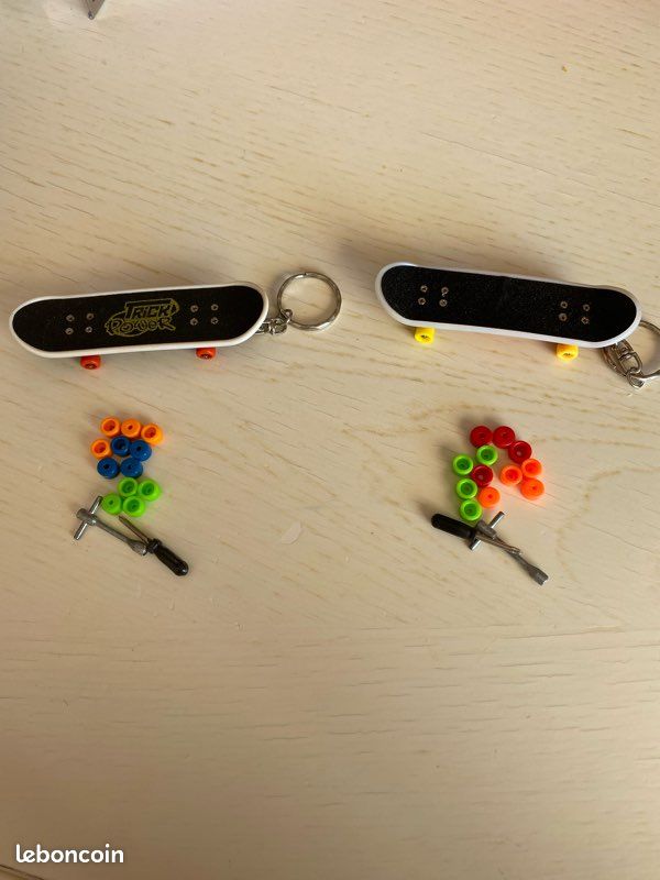 Mini skate porte clé (image 1)