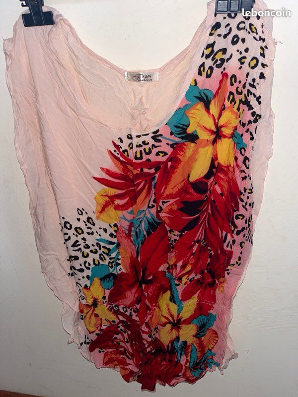 Haut rose claire avec fleurs (image 1)